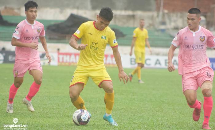 Video SLNA 0-2 Hồng Lĩnh H&agrave; Tĩnh: Thay tướng đổi vận