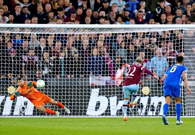 Soi k&egrave;o đặc biệt AZ Alkmaar vs West Ham, 02h00 ng&agrave;y 19/5: Đội n&agrave;o đi tiếp?