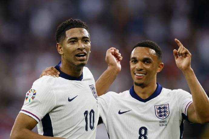 Jude Bellingham ph&aacute; kỷ lục của Ronaldo, l&yacute; giải m&agrave;n ăn mừng độc lạ