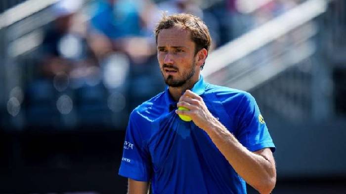 Medvedev v&agrave; Tsitsipas c&ugrave;ng v&agrave;o v&ograve;ng 2 Halle Open 2025