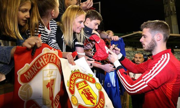 MU chuẩn bị &lsquo;tr&oacute;i ch&acirc;n&rsquo; th&agrave;nh c&ocirc;ng David de Gea