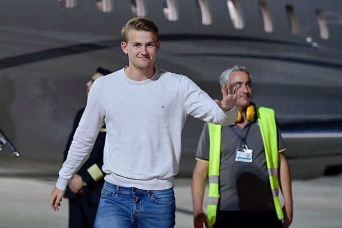 Matthijs de Ligt c&oacute; mặt tại Turin, chuẩn bị gia nhập Juventus