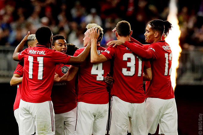 MU 4-0 Leeds: H&agrave;ng c&ocirc;ng thăng hoa, Quỷ Đỏ thắng tưng bừng