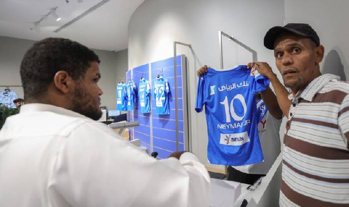 Bỏ xa Ronaldo, &ocirc;ng ho&agrave;ng party tạo 'cơn sốt' chưa từng c&oacute; ở Ả Rập