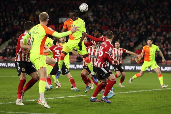 Soi k&egrave;o phạt g&oacute;c Nottingham vs Sheffield United, 01h45 ng&agrave;y 19/8