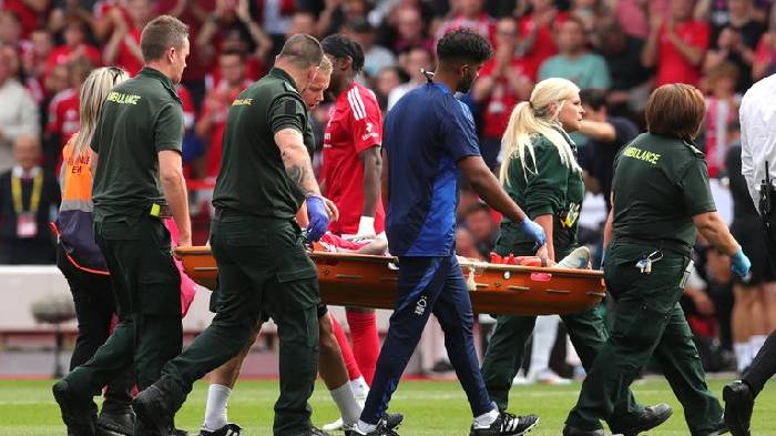 Ng&ocirc;i sao Ngoại hạng Anh chấn thương kinh ho&agrave;ng