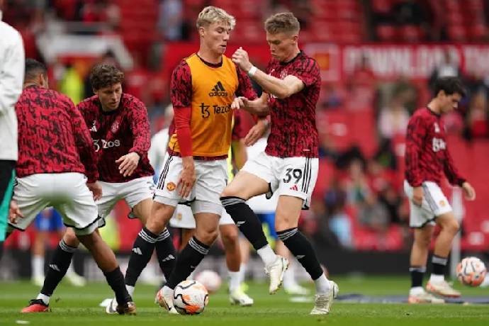 'Người v&ocirc; h&igrave;nh' của M.U trước Brighton gia nhập đội 6 lần v&ocirc; địch C1