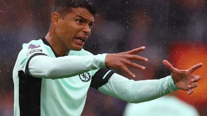 Silva 'tức tối' 3 đồng đội, Enzo bị sao Chelsea qu&aacute;t thẳng mặt