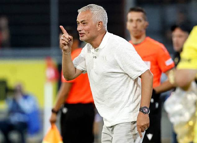 HLV đầu ti&ecirc;n bị sa thải ở c&uacute;p C1 ch&acirc;u &Acirc;u, Mourinho sẵn s&agrave;ng t&aacute;i xuất