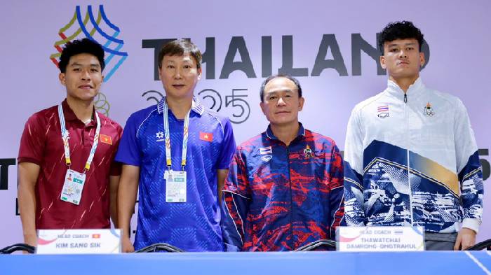 HLV Kim Sang Sik nhắn nhủ trọng t&agrave;i phải c&ocirc;ng t&acirc;m ở chung kết SEA Games 33