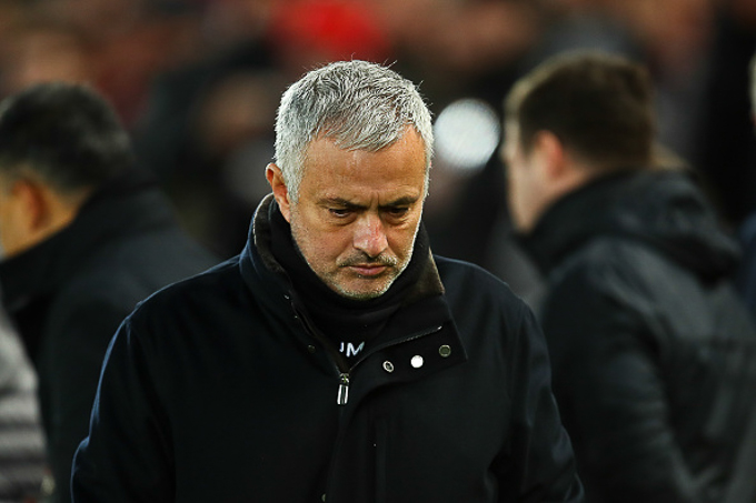 Mourinho t&aacute;i xuất, 1 trận nhận 2 tỷ