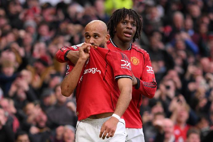 Khởi đầu như mơ ở MU, HLV Carrick th&uacute;c giục c&aacute;c học tr&ograve;