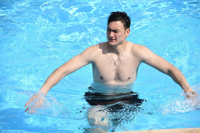 Đặng Văn L&acirc;m lộ ảnh khỏa ngực trần, fan nữ rần rần bắn tim