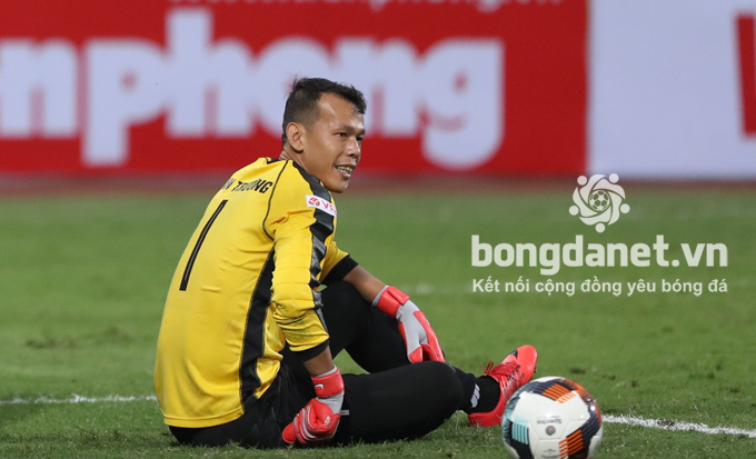 Thủ m&ocirc;n Tấn Trường ch&iacute;nh thức nhận &aacute;n phạt sau sai lầm ngớ ngẩn