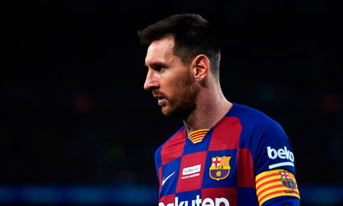Barcelona l&agrave;m c&aacute;ch n&agrave;o để &lsquo;tr&oacute;i ch&acirc;n&rsquo; Lionel Messi?