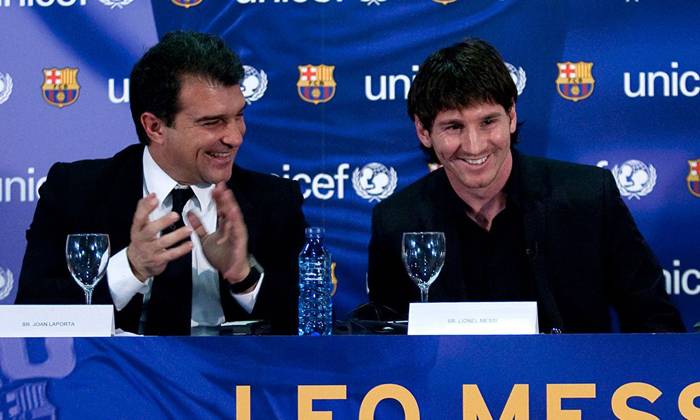 Chủ tịch Joan Laporta c&ocirc;ng khai hứa giữ Lionel Messi 