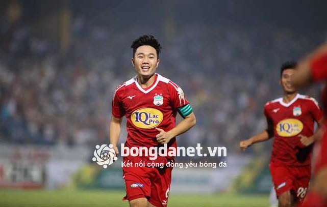 Xu&acirc;n Trường v&agrave; thầy Park tham gia v&agrave;o cuốn s&aacute;ch b&oacute;ng đ&aacute; mới với vai tr&ograve; g&igrave;?