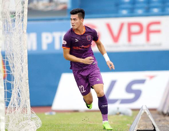 Top ghi b&agrave;n V.League 2021 mới nhất tối 18/4: Tiến Linh s&aacute;nh ngang Văn To&agrave;n
