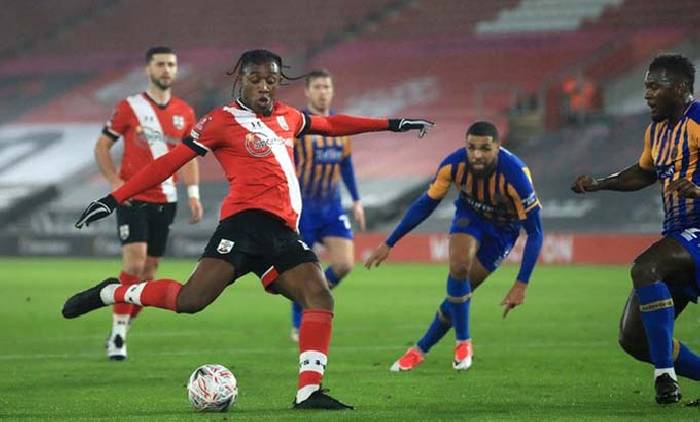 Nhận định k&egrave;o thẻ phạt Southampton vs Leeds, 0h00 ng&agrave;y 19/5