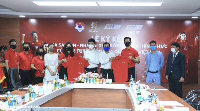 Sabeco hợp t&aacute;c với VFF, VTVCab Sport, đồng h&agrave;nh c&ugrave;ng ĐT Việt Nam