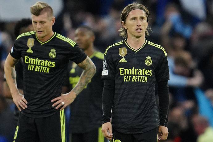 Từ chối lương khủng, trụ cột c&ocirc;ng khai muốn ở lại Real Madrid