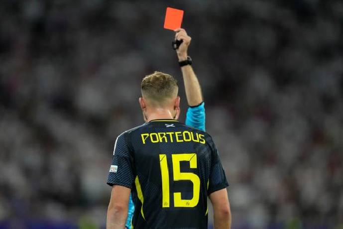 Triệt hạ Gungogan, cầu thủ Scotland bị treo gi&ograve; hết v&ograve;ng bảng Euro 2024