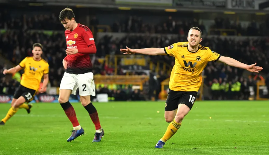 Sao Wolves 'hạ gi&aacute;' Harry Maguire trước thềm đại chiến MU