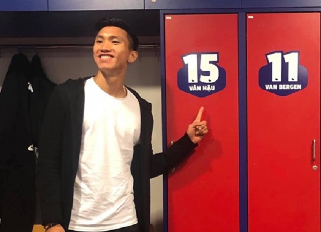 Đo&agrave;n Văn Hậu c&oacute; mặt tại H&agrave; Lan v&agrave; sẵn s&agrave;ng đạp cỏ s&acirc;n Heerenveen