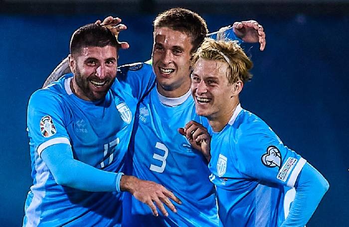 Đội tuyển yếu nhất thế giới ăn mừng như v&ocirc; địch khi ghi b&agrave;n ở v&ograve;ng loại EURO