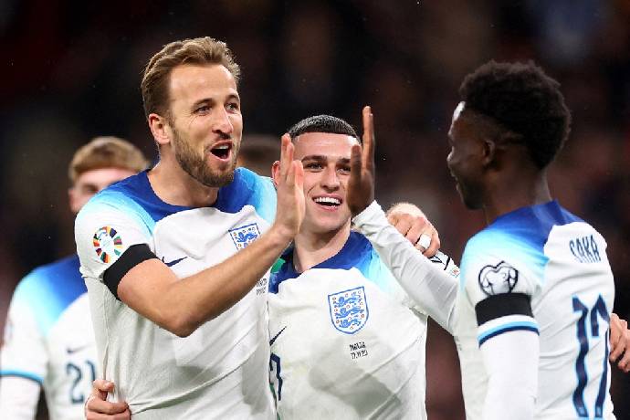 Harry Kane x&aacute;c lập kỷ lục chưa từng c&oacute;, b&aacute;m đuổi s&aacute;t n&uacute;t Ronaldo