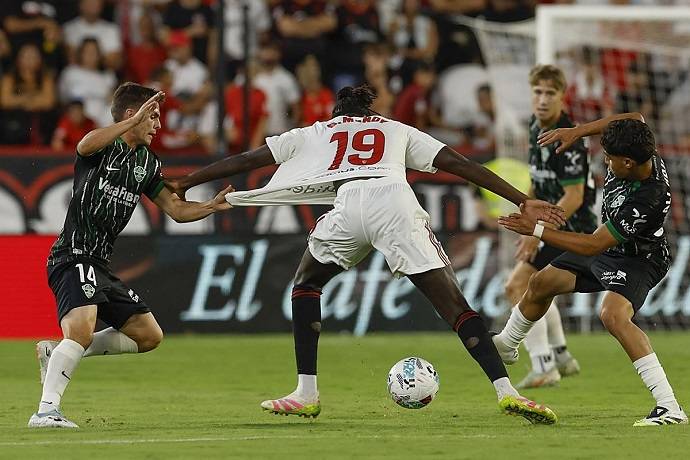 Si&ecirc;u m&aacute;y t&iacute;nh dự đo&aacute;n Elche vs Sevilla, 3h00 ng&agrave;y 20/1