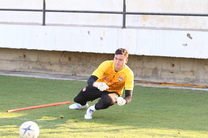 HLV thể lực Muangthong tiết lộ phong độ của Đặng Văn L&acirc;m