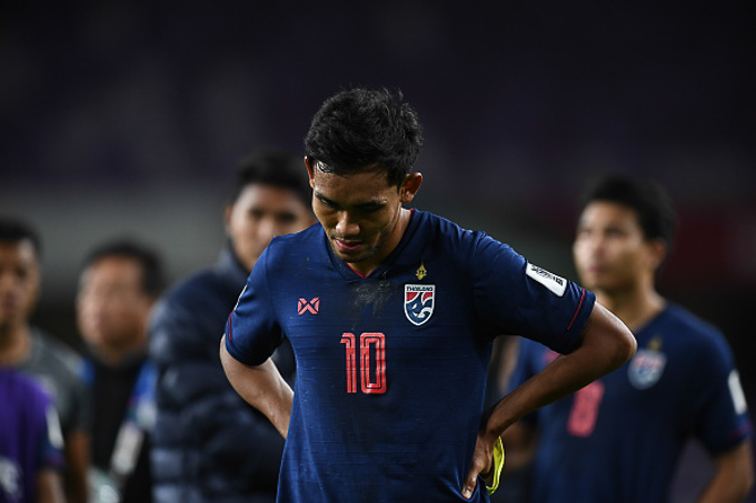 Đồng đội Văn L&acirc;m bất ngờ mất chức ở ĐT Th&aacute;i Lan