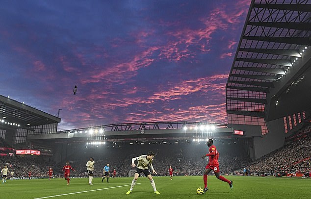 Ngoại hạng anh đ&aacute; trở lại tr&ecirc;n s&acirc;n trung lập