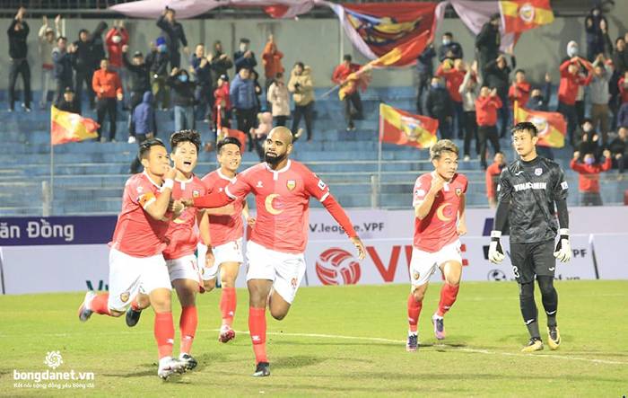 Hồng Lĩnh H&agrave; Tĩnh tự tin phong tỏa 5 cầu thủ HAGL