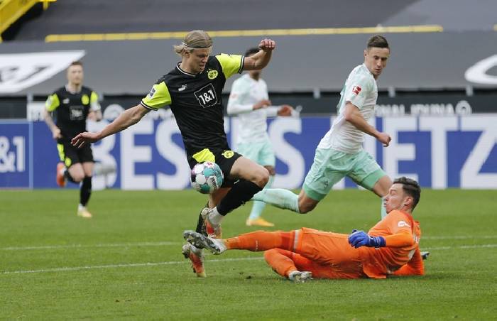 Haaland v&agrave; Mbappe c&ugrave;ng lập c&uacute; đ&uacute;p