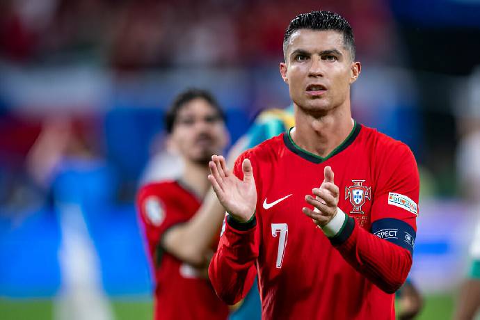 Ronaldo v&agrave; Pepe lập kỷ lục trong chiến thắng của Bồ Đ&agrave;o Nha