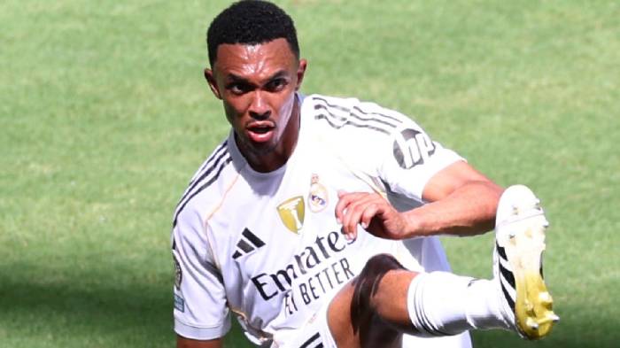 Trent Alexander-Arnold bị chỉ tr&iacute;ch v&igrave; m&agrave;n ra mắt tệ hại ở Real Madrid