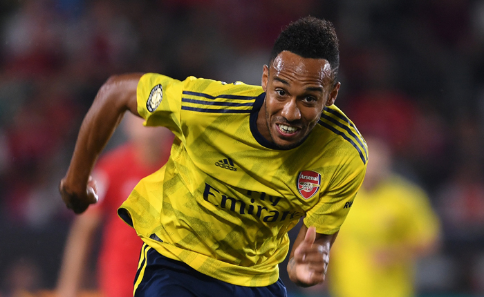 MU lần đầu đặt vấn đề chi&ecirc;u mộ Chiếc gi&agrave;y V&agrave;ng Ngoại hạng Anh