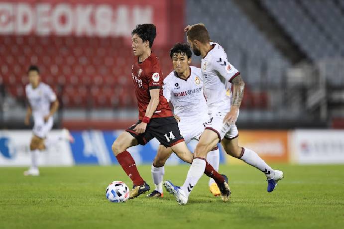 Nhận định, soi k&egrave;o Gyeongnam vs Bucheon, 17h00 ng&agrave;y 20/7: Cầm ch&acirc;n nhau