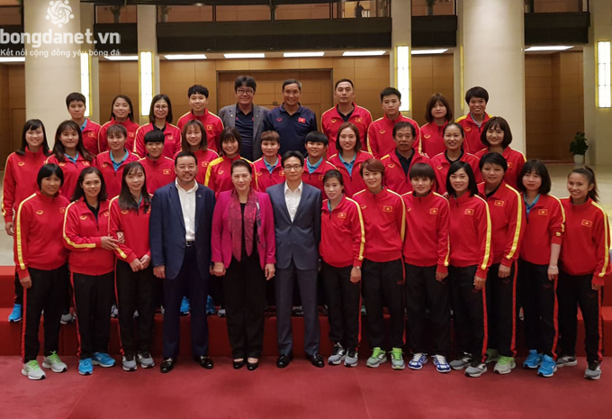 ĐT nữ Việt Nam nhận qu&agrave; đặc biệt trước SEA Games 30