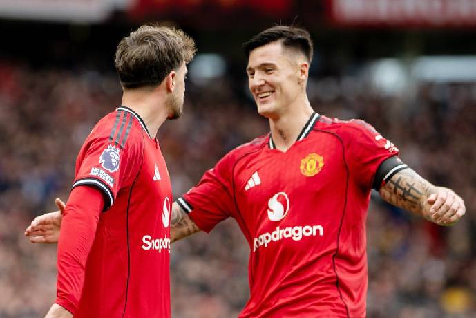 HLV Amorim tuy&ecirc;n bố MU chơi b&oacute;ng d&agrave;i trước Liverpool