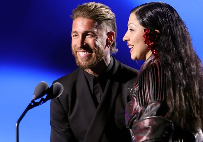 Sự thật việc Sergio Ramos kh&ocirc;ng k&yacute; tặng &aacute;o cho fan Real Madrid