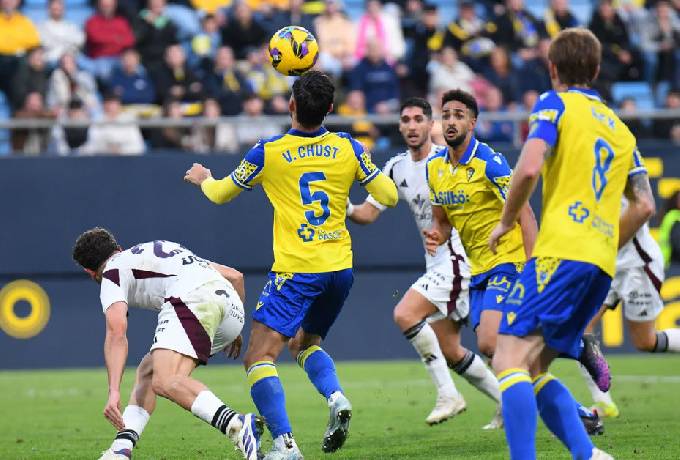 Nhận định, soi k&egrave;o Cadiz vs Burgos, 01h00 ng&agrave;y 20/12: Cắt đu&ocirc;i nh&oacute;m cầm đ&egrave;n đỏ