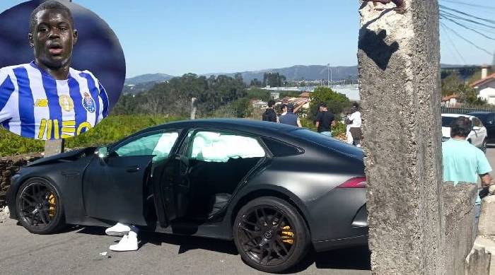 T&acirc;n binh Chelsea - Malang Sarr gặp tại nạn &ocirc; t&ocirc;