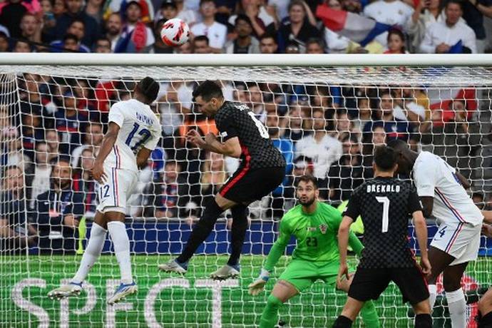 Soi k&egrave;o phạt g&oacute;c Croatia vs Ph&aacute;p, 2h45 ng&agrave;y 21/3