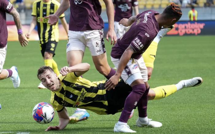 Nhận định, soi k&egrave;o Brisbane Roar vs Wellington Phoenix, 11h00 ng&agrave;y 21/3: Chưa thấy &aacute;nh s&aacute;ng