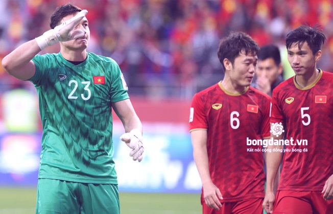 Lương của cầu thủ Văn Hậu, Đặng Văn L&acirc;m bao nhi&ecirc;u 1 tuần sau thuế khi t&iacute;nh ra tiền Việt?