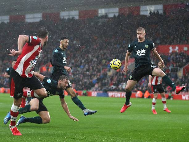 Soi bảng dự đo&aacute;n tỷ số ch&iacute;nh x&aacute;c Burnley vs Southampton, 1h45 ng&agrave;y 22/4