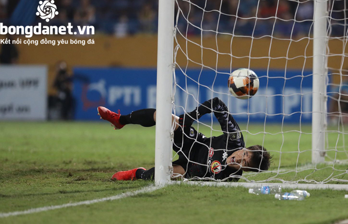 Thủ m&ocirc;n B&ugrave;i Tiến Dũng n&oacute;i g&igrave; khi lần đầu được nếm m&ugrave;i V-League?